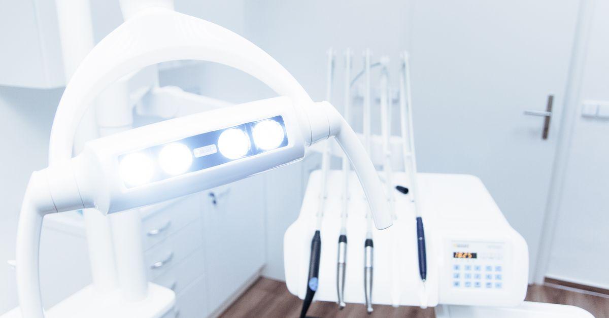 Gabinete dental vacío disponible tras una cancelación de última hora